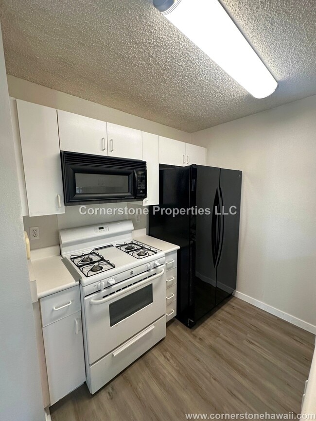 Building Photo - 91-271-271 Hanapouli Cir
