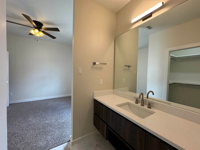 Building Photo - 210 Veracruz Dr