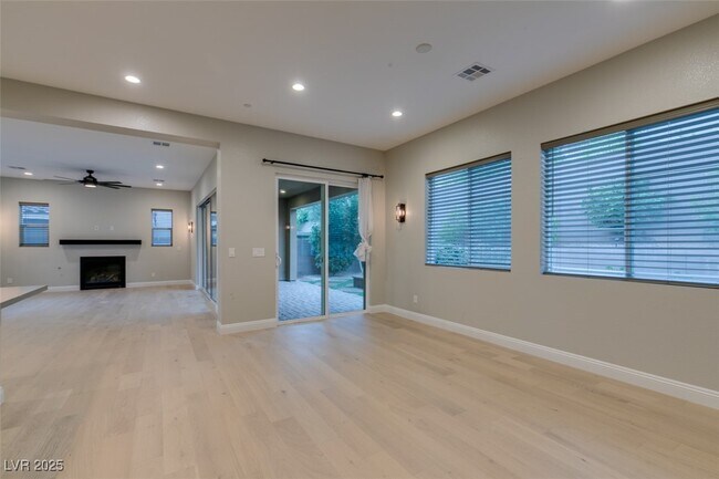 Building Photo - 2566 Speyburn Ave
