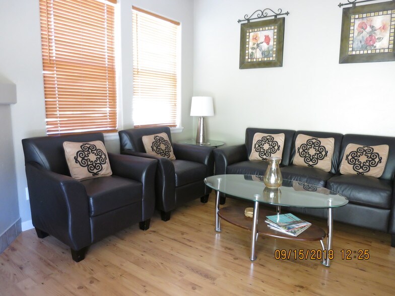 Living Room - 2701 Midland Ave