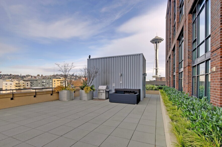 Building Photo - 2911 2nd Ave