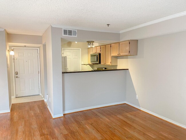 Building Photo - 1524 Lincoln Way