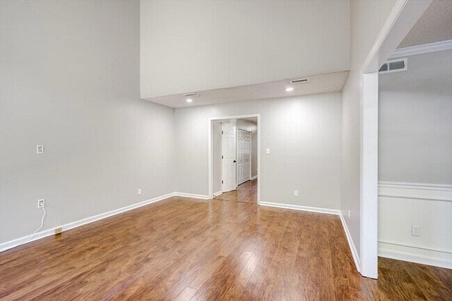 Building Photo - 1054 Hickman Rd