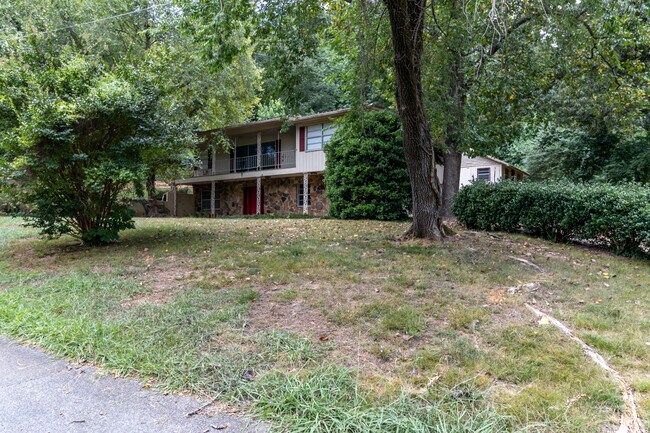 Building Photo - 630 Colonial Dr
