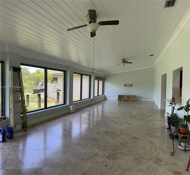 Building Photo - 5425 SW 190th Ave