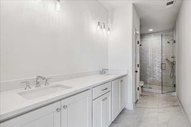 Building Photo - 5486 End Vlg