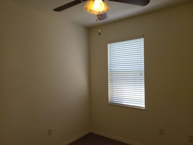 Building Photo - 3 Bed/ 2 Bath Condo w/1 Car Garage $2,000 ...