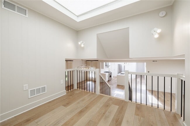 Building Photo - 1397 East Ave