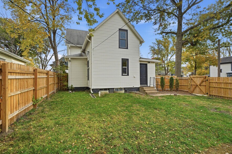 Building Photo - 245 S 28th St