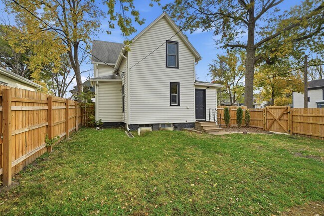 Building Photo - 245 S 28th St