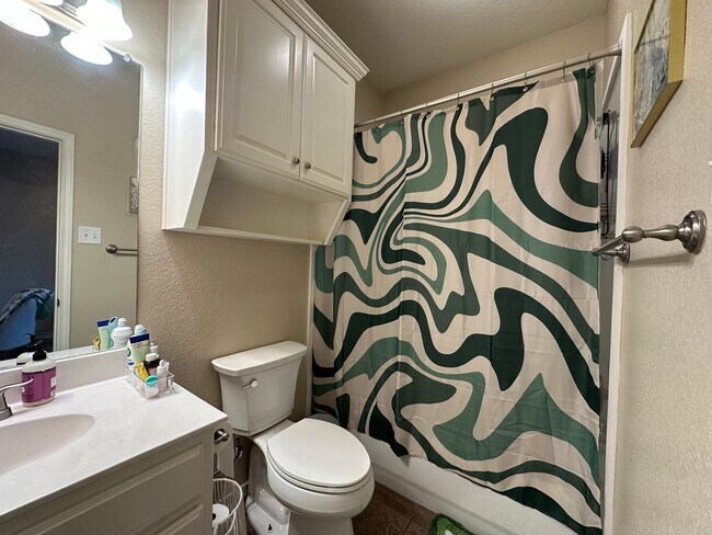 Building Photo - 221 Gurley Ln