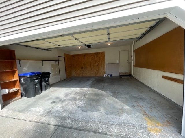 Building Photo - 208 Greenleaf Dr