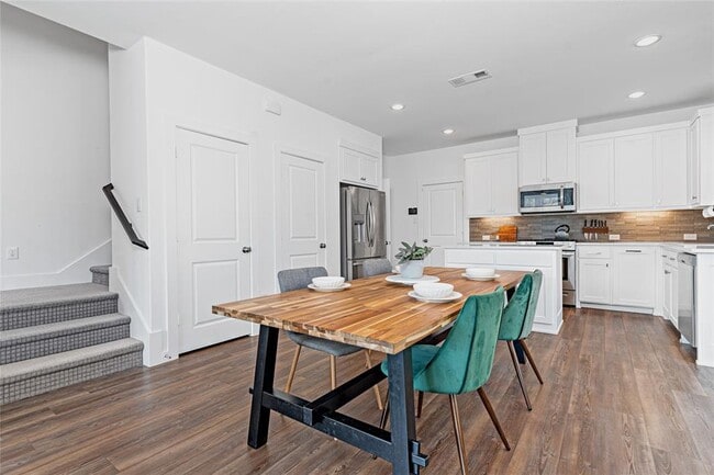 Building Photo - 233 Bridgewater Ave