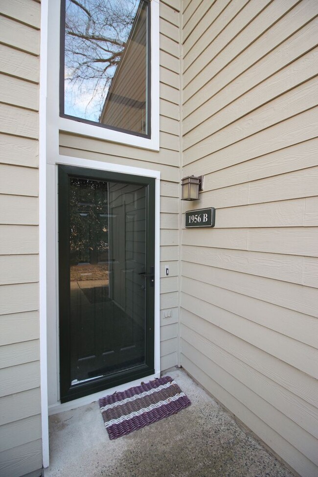 Building Photo - 1956 Villaridge Dr