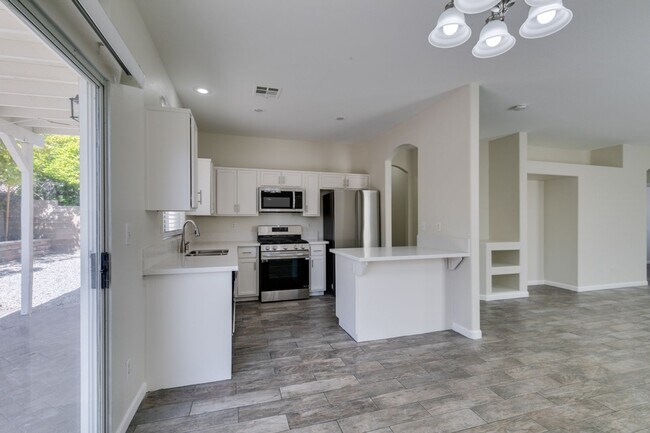 Building Photo - Beautifully updated 3-bedroom home offerin...
