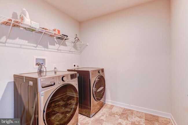 Building Photo - 204 Wynstone Ct