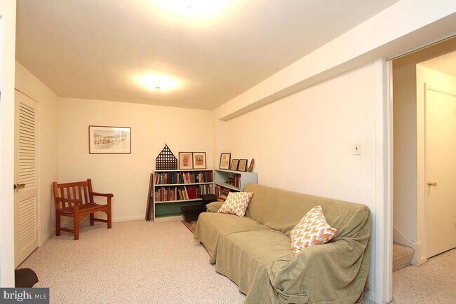 Building Photo - 8208 Thoreau Dr