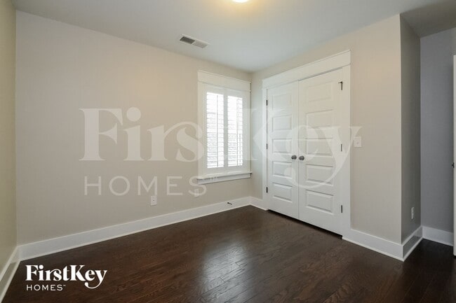 Building Photo - 1441 Valley Trace