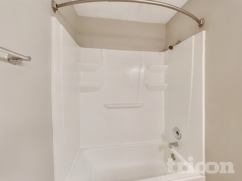 Building Photo - 12739 Serenade Cir N