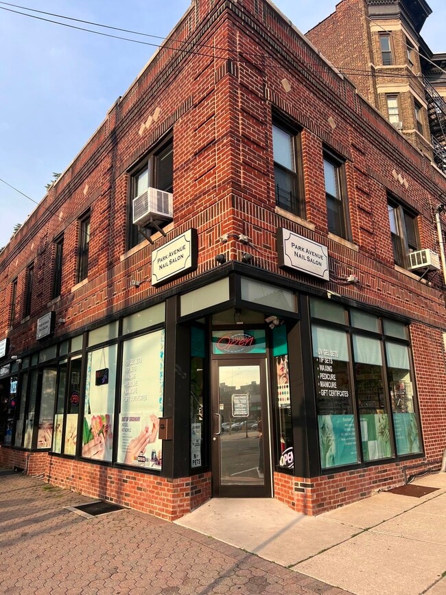 Building Photo - 50 49th St