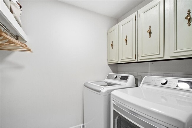 Building Photo - Spacious Ranch in Des Peres