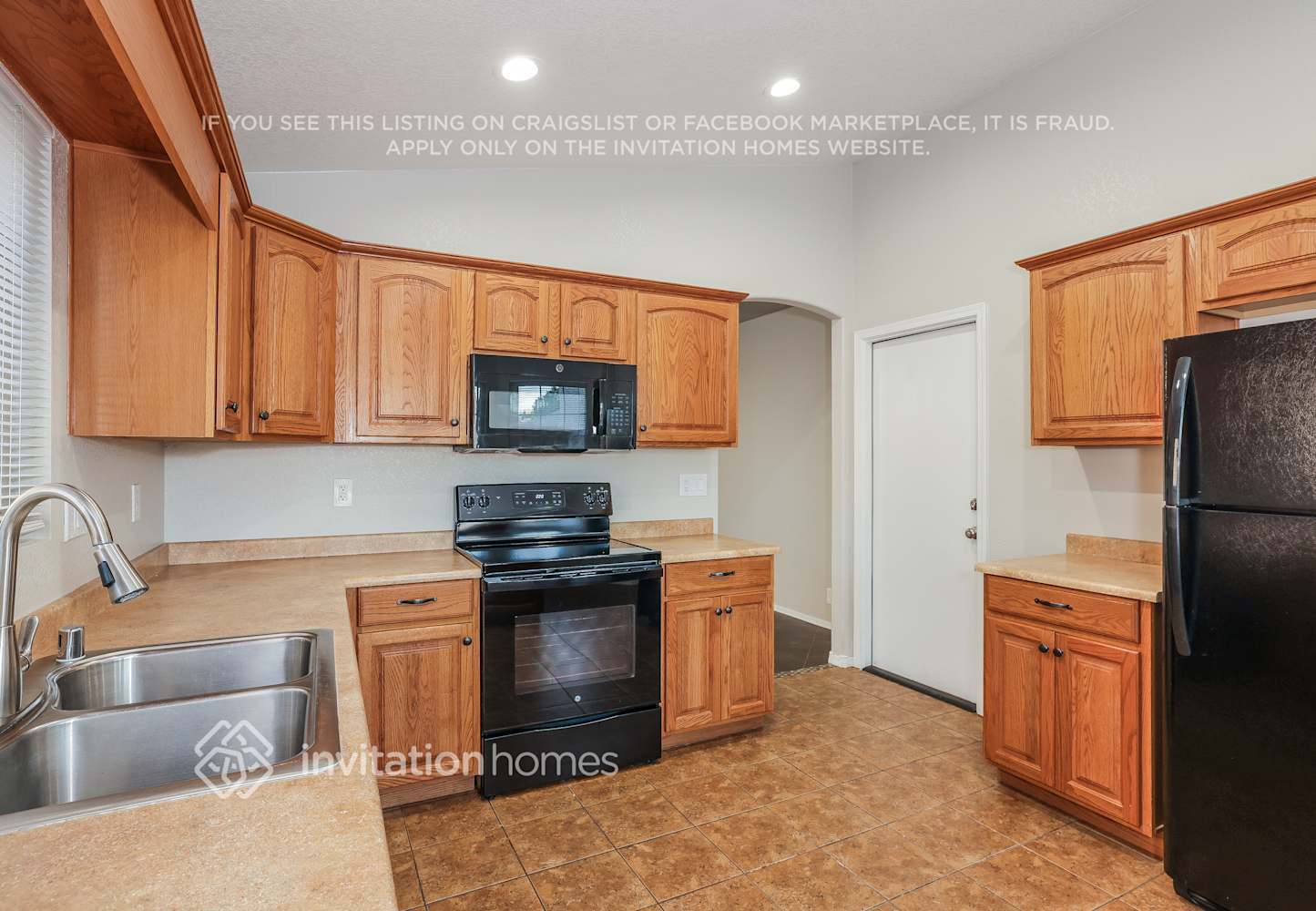 Building Photo - 15306 N 85th Dr