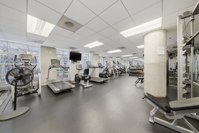 Building Photo - 720 N Larrabee St