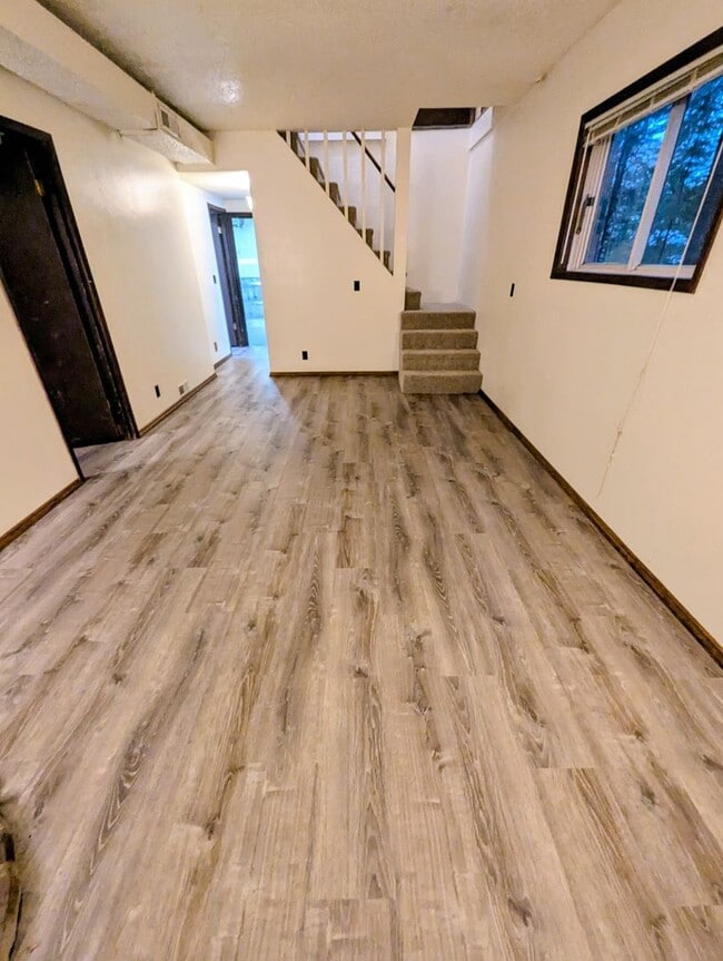 Building Photo - 4 BD/2BA Single Family Home in Dredge Lake area