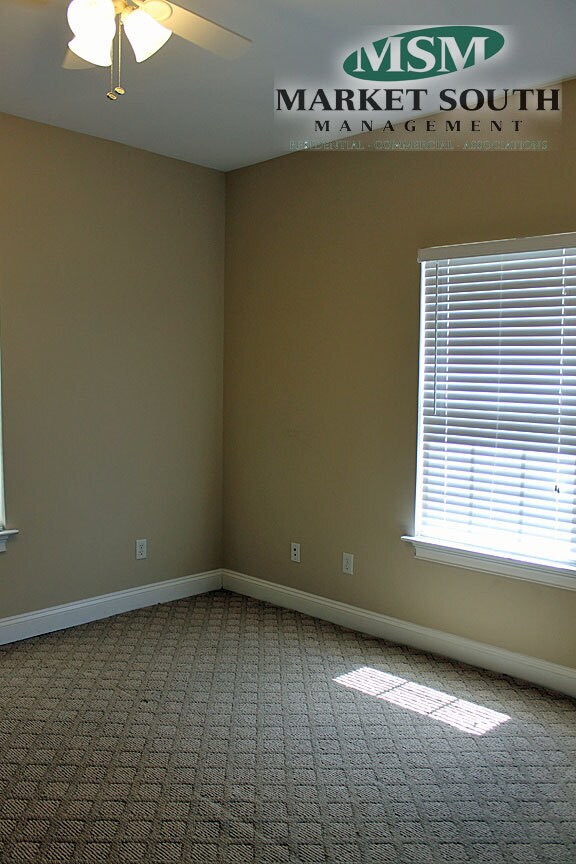 Building Photo - 116 Live Oak St