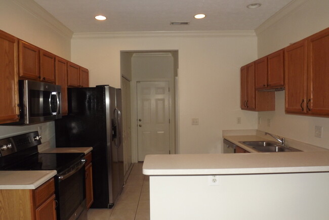 Building Photo - Spacious 2 story Beavercreek Condo