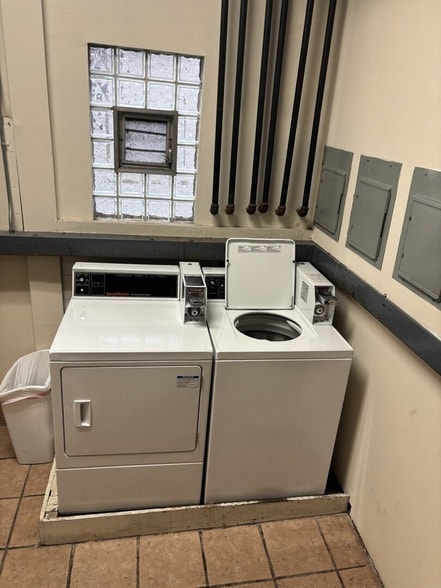 Building Photo - 10401 S Ewing Ave