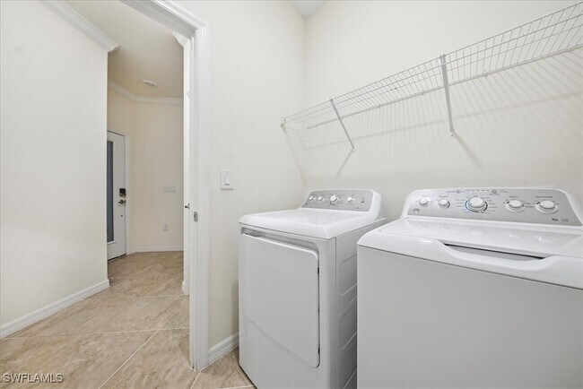 Building Photo - 9180 Glenforest Dr