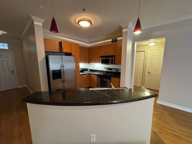 Building Photo - 3 Bedroom 2 Bathroom down town San Diego