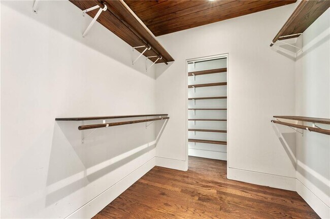 Building Photo - 2105 Fairhaven Cir NE