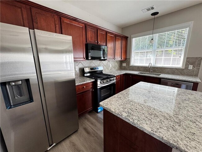 Building Photo - 2530 Vistoria Dr