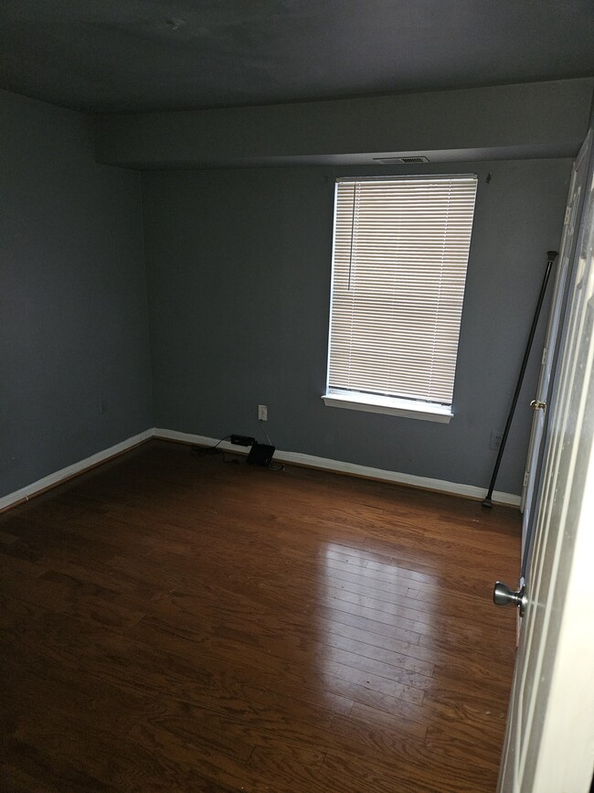 Guest bedroom - 2071 Alice Ave