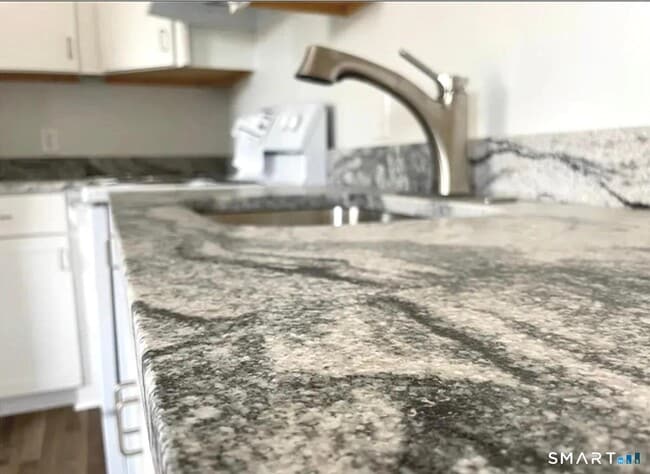 Building Photo - 30 Anthony St