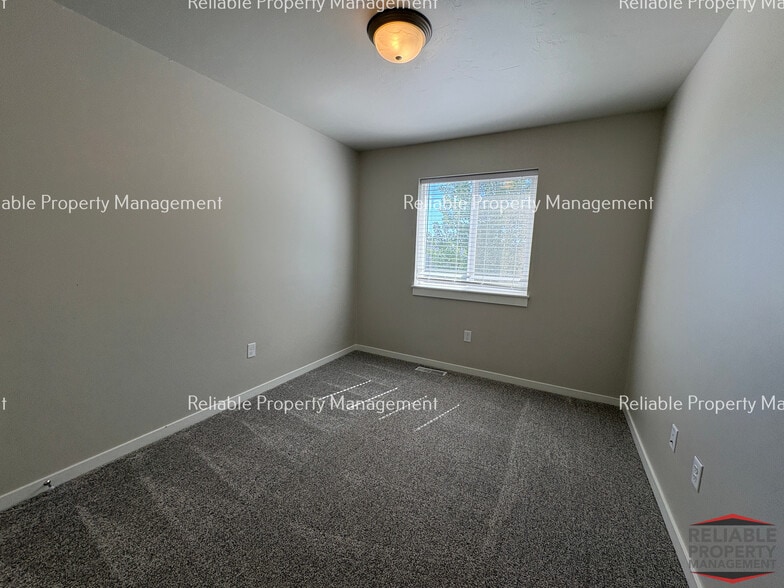 Building Photo - 2015 Lawrence Ln
