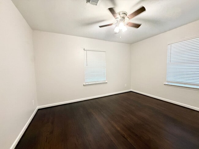 Building Photo - Beautiful and Spacious 4/1 Near Northside ...
