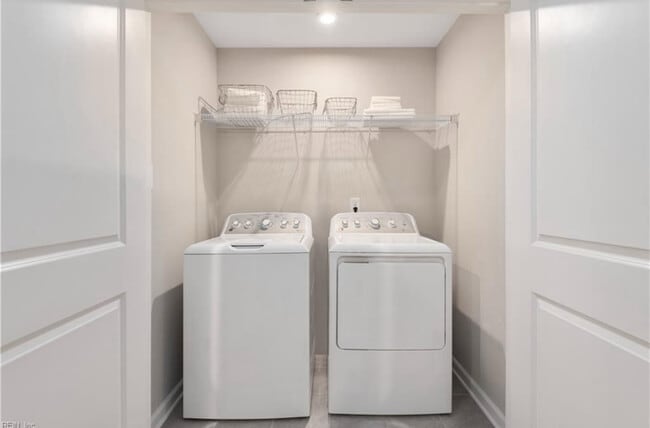 Building Photo - 135 Stegg St