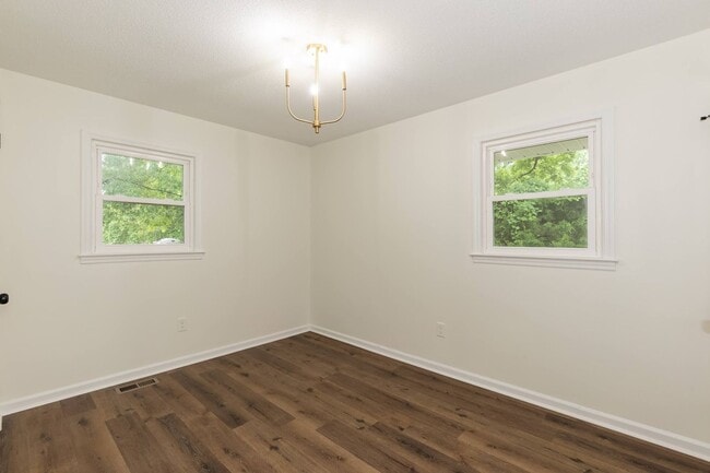 Building Photo - Three Bedroom Home!