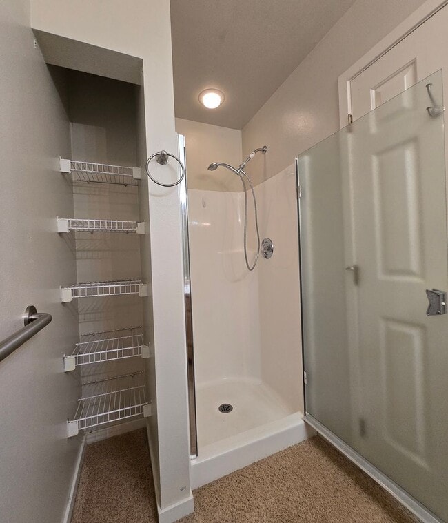Building Photo - ***PENDING APPLICATIONS***2 Bedroom 1.75 B...