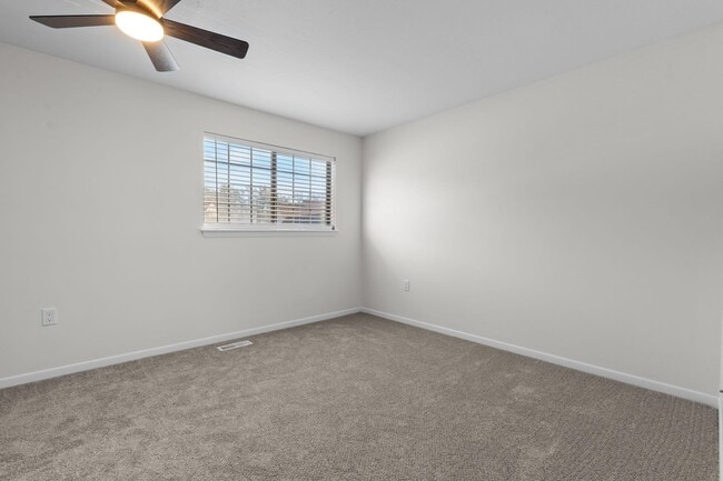 Building Photo - 2 Rockingham Ct