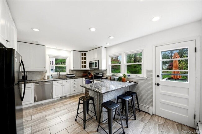 Building Photo - 398 Cherry St