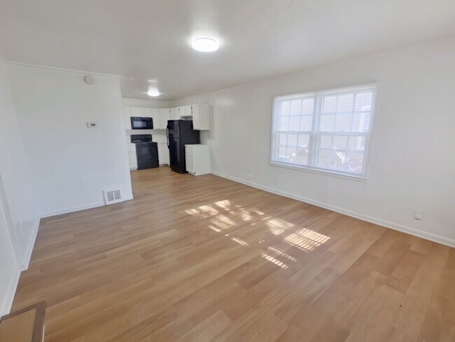 Building Photo - 707 S Hydraulic Ave