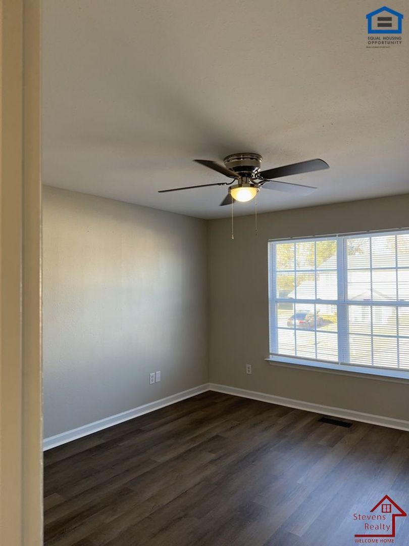 Building Photo - 3947 Webb Oaks Ct