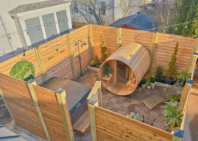 Building Photo - 136 Main St