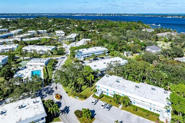 Building Photo - 2929 SE Ocean Blvd