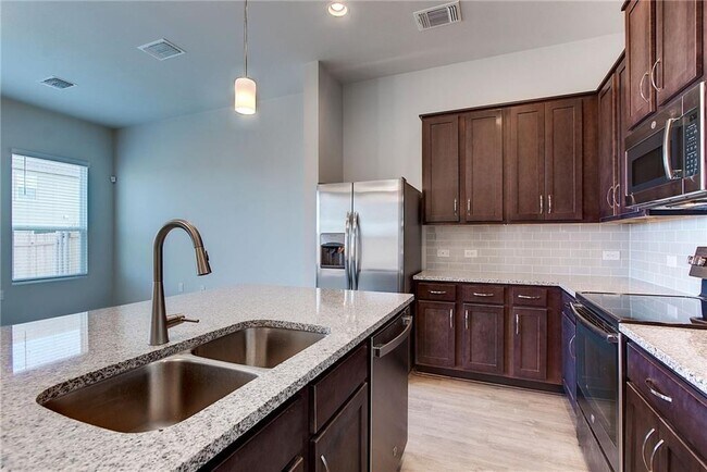 Building Photo - 15009 Ryman Rd