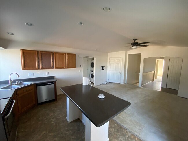 Building Photo - Three bathroom three bedroom home for rent